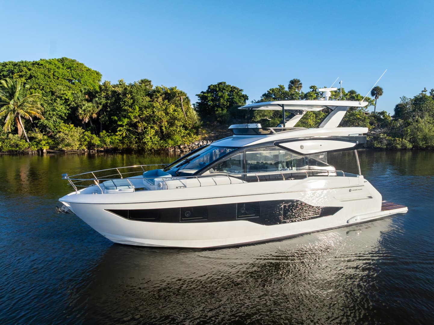2026 Cruisers Yachts 50 FLY - Image 22