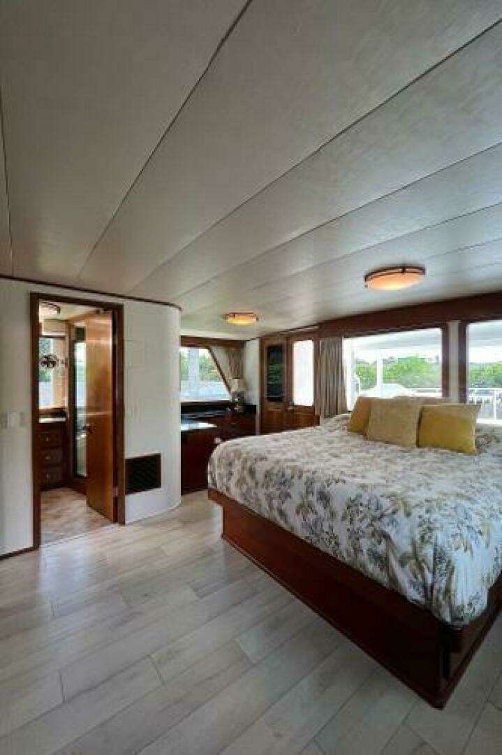 1983 Knight & Carver Custom Trideck - Image 18