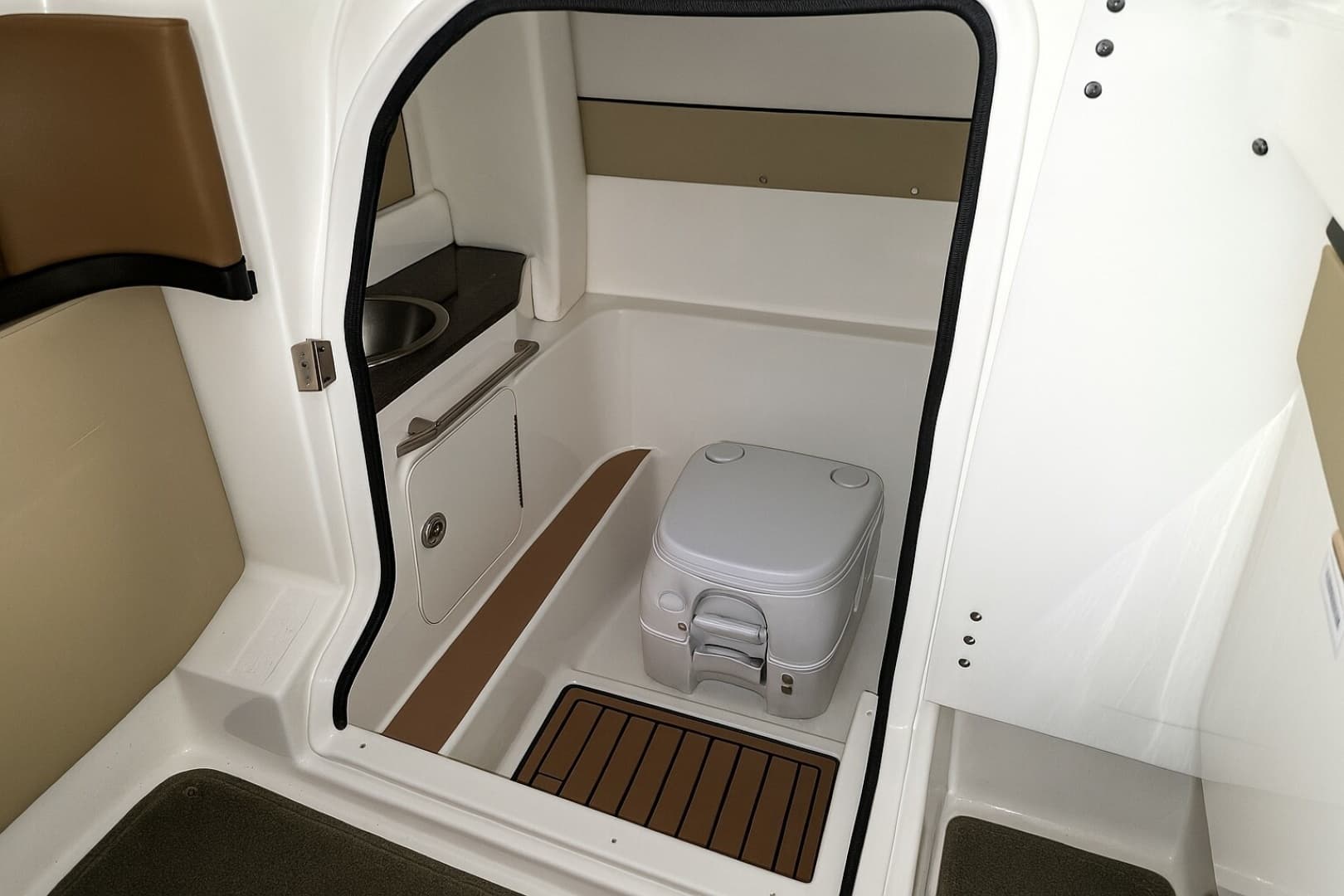 2014 Sea Ray 270 SLX - Image 21