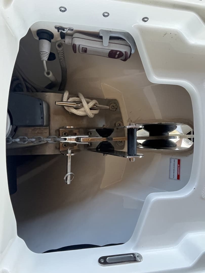 2022 Boston Whaler 320 Vantage - Image 7