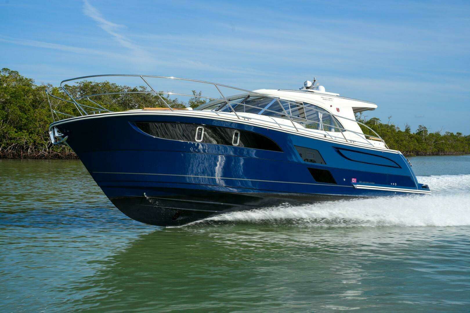 2026 Marex 360 Cabriolet Cruiser - Image 4