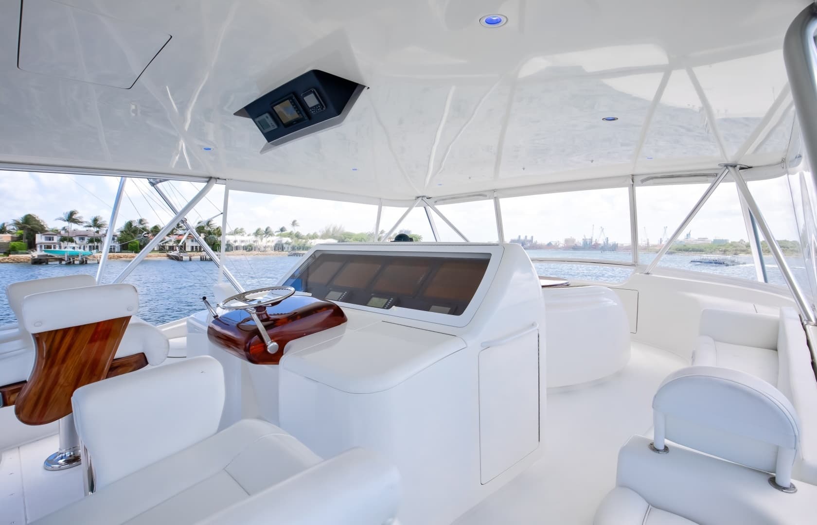 2010 Viking 82 Convertible - Image 32