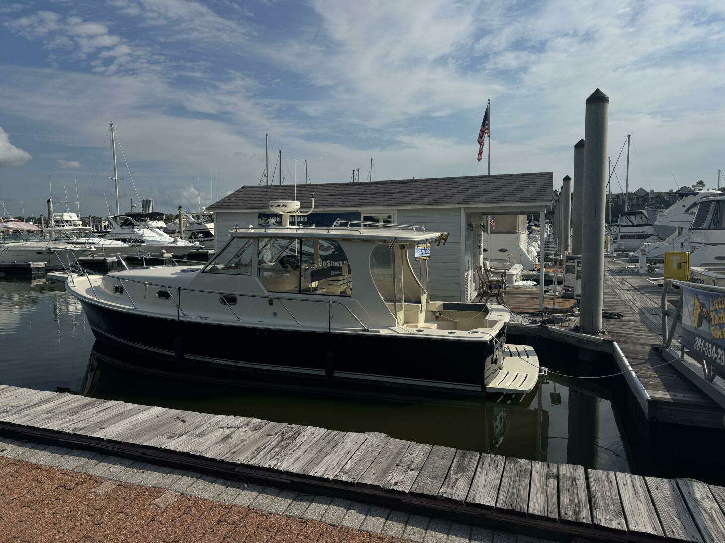 2008 Mainship 34 Pilot Hardtop - Image 4
