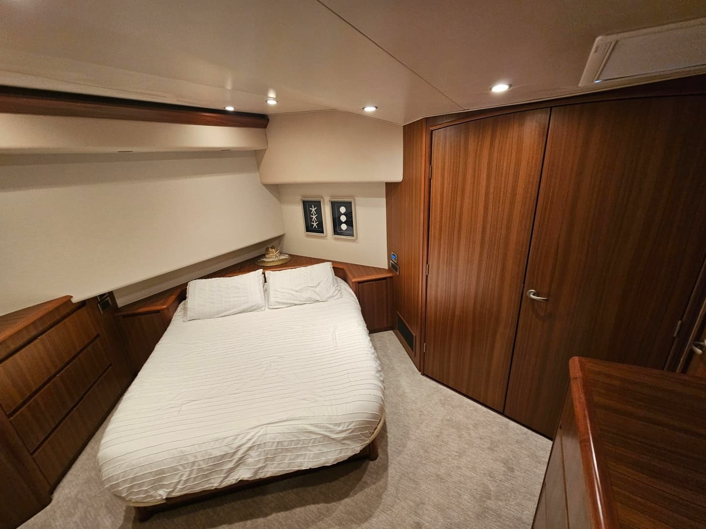 2010 Viking 64' Sportfish Convertible - Image 18
