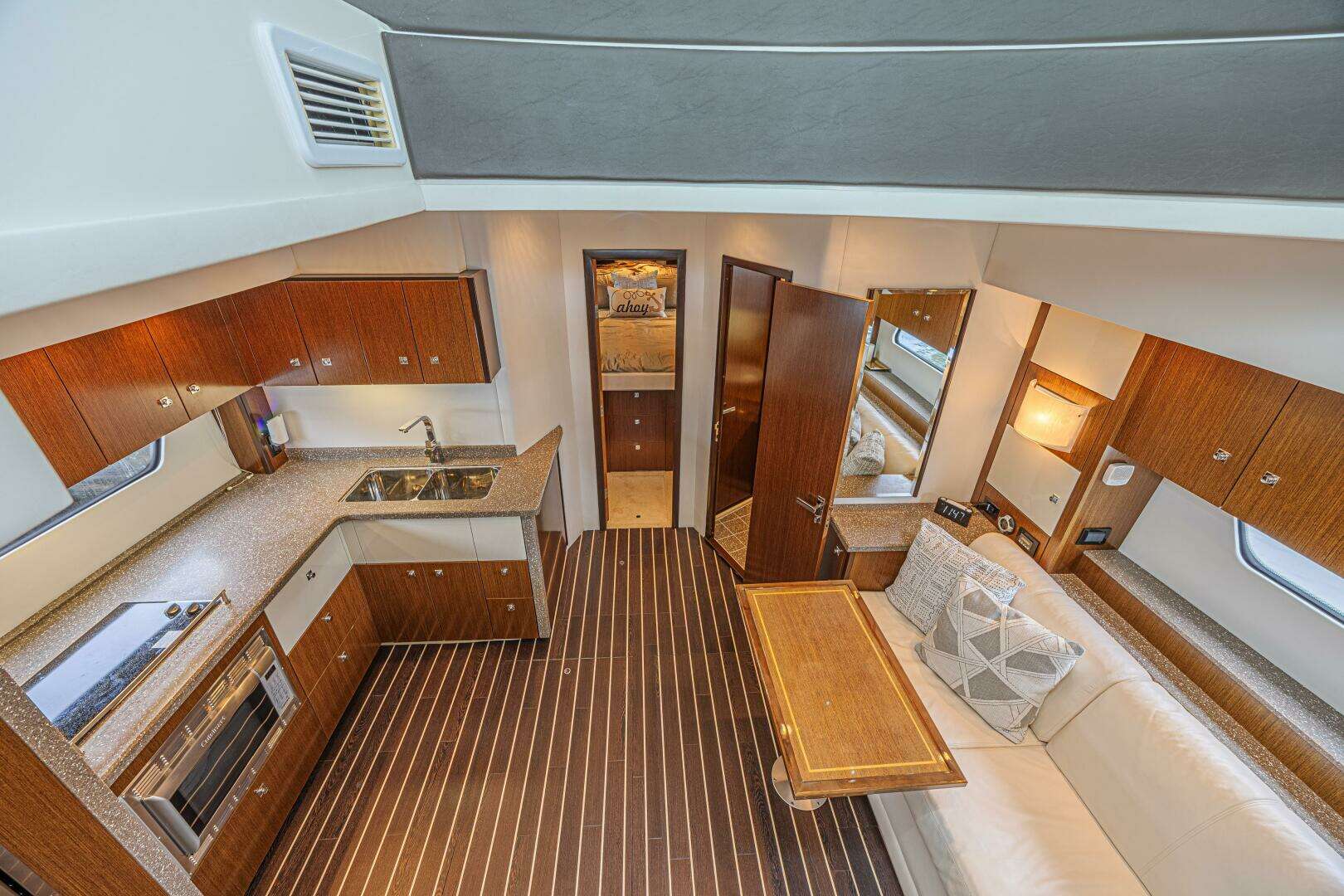 2012 Cruisers Yachts 48 Cantius - Image 29