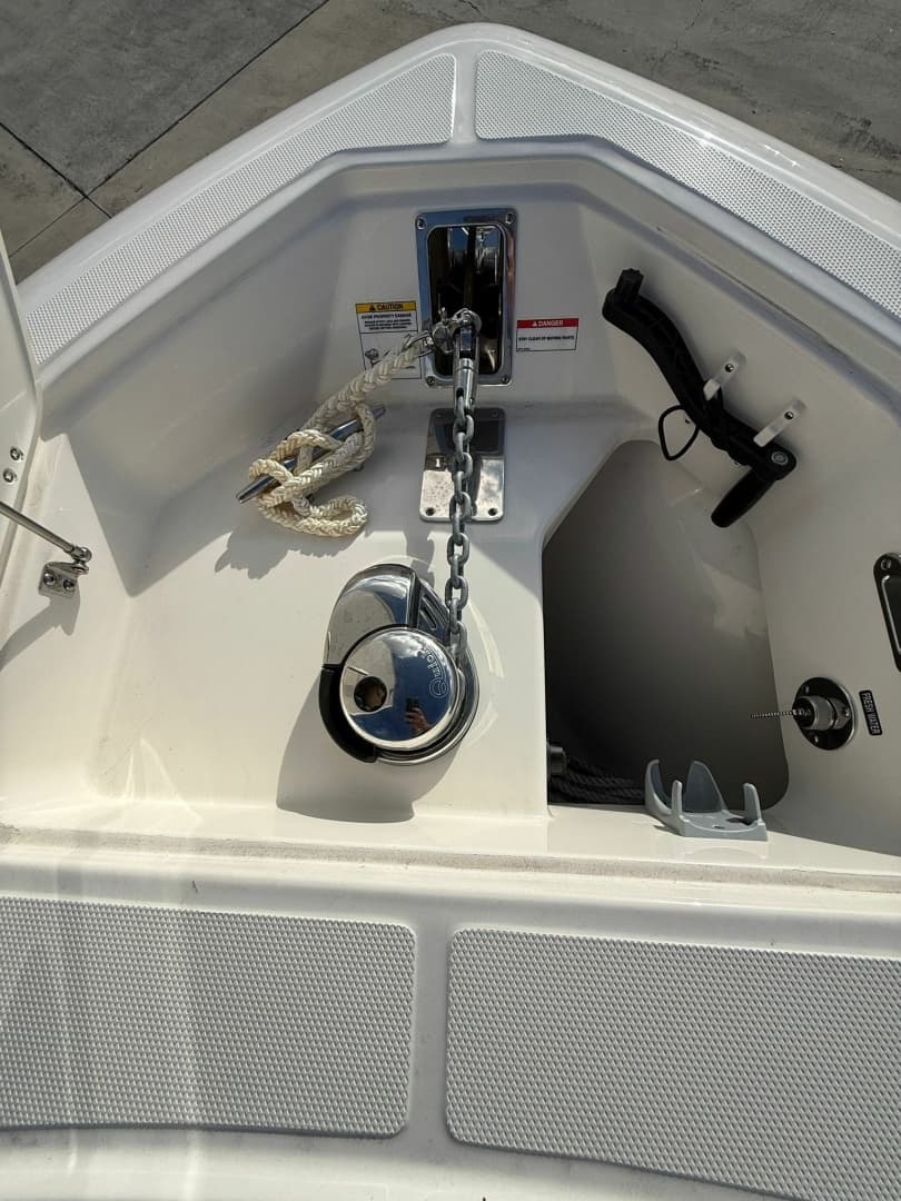 2023 Boston Whaler — - Image 18