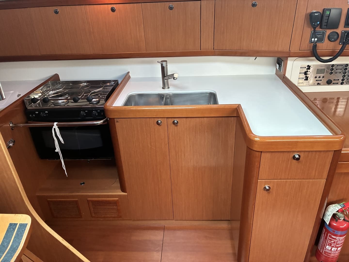 2008 Beneteau Oceanis 43 - Image 10