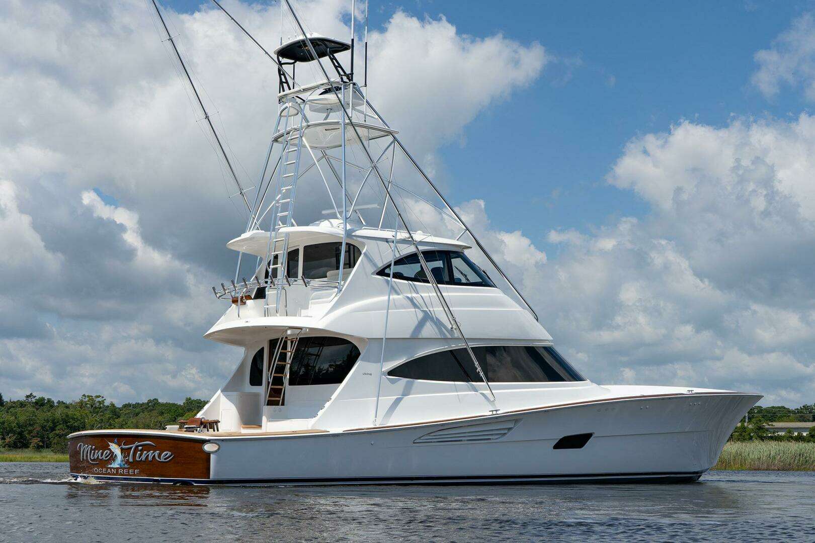 2027 Viking 82 Enclosed Bridge - Image 2