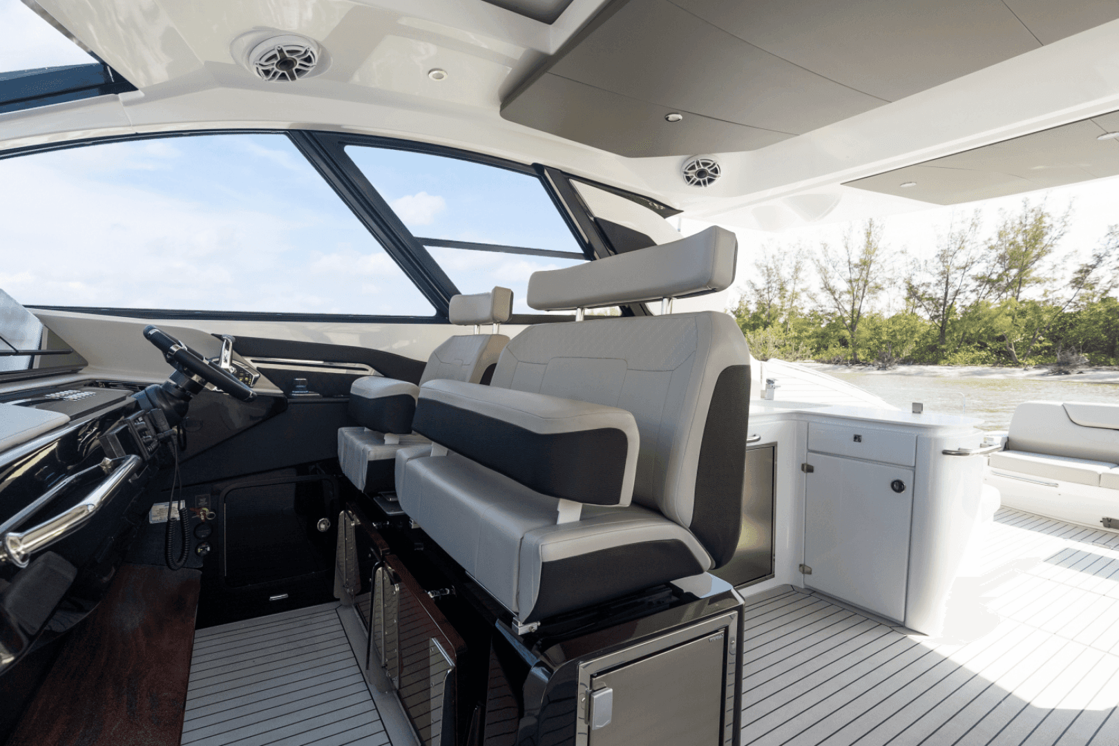 2026 Cruisers Yachts 50GLS OB - Image 97