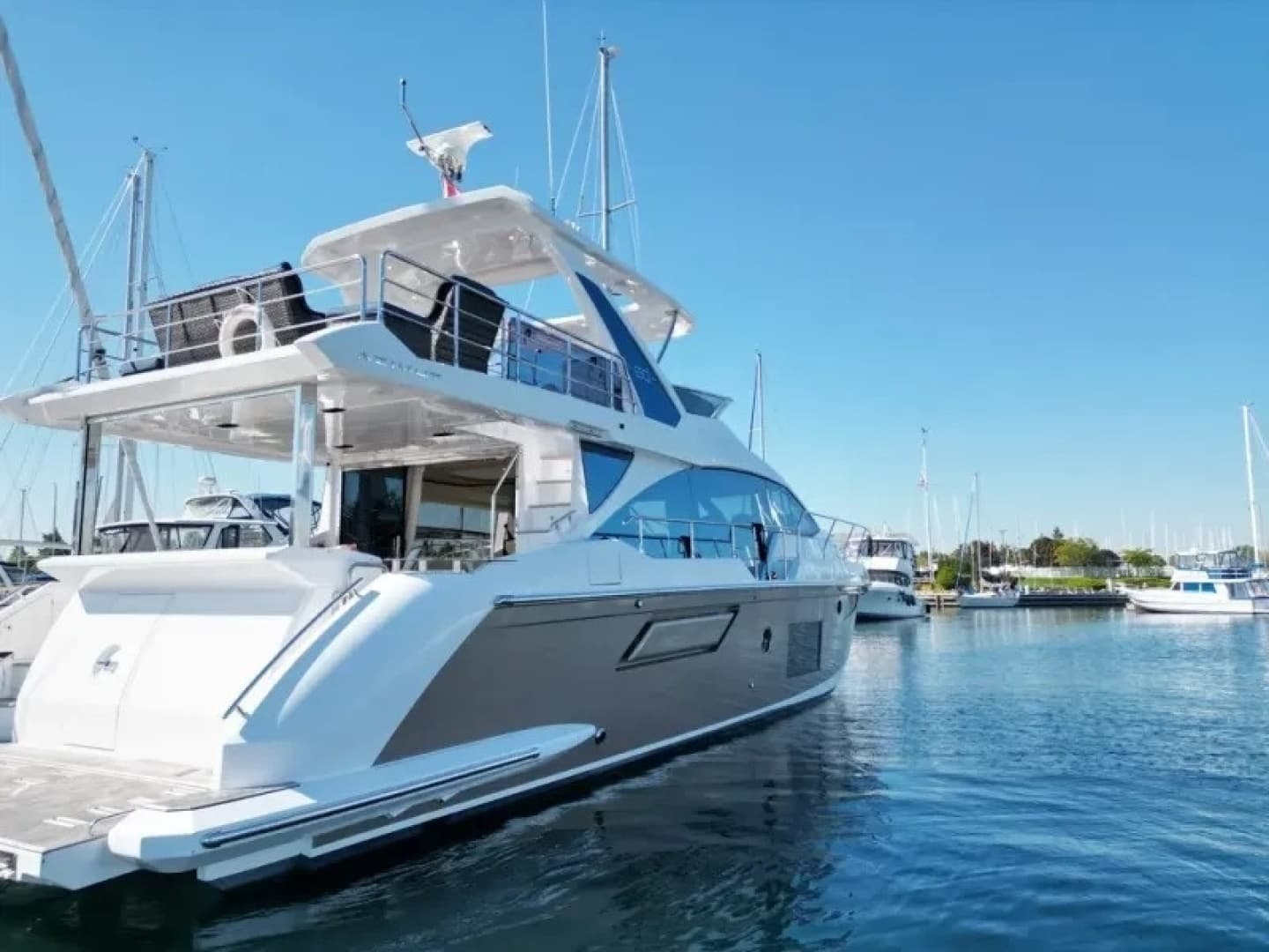 2024 Azimut FLY 60 - Image 4