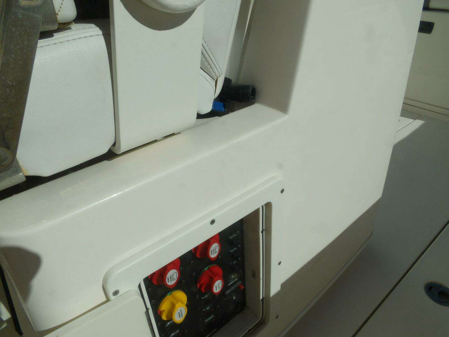 2020 Cobia 320 CC - Image 88