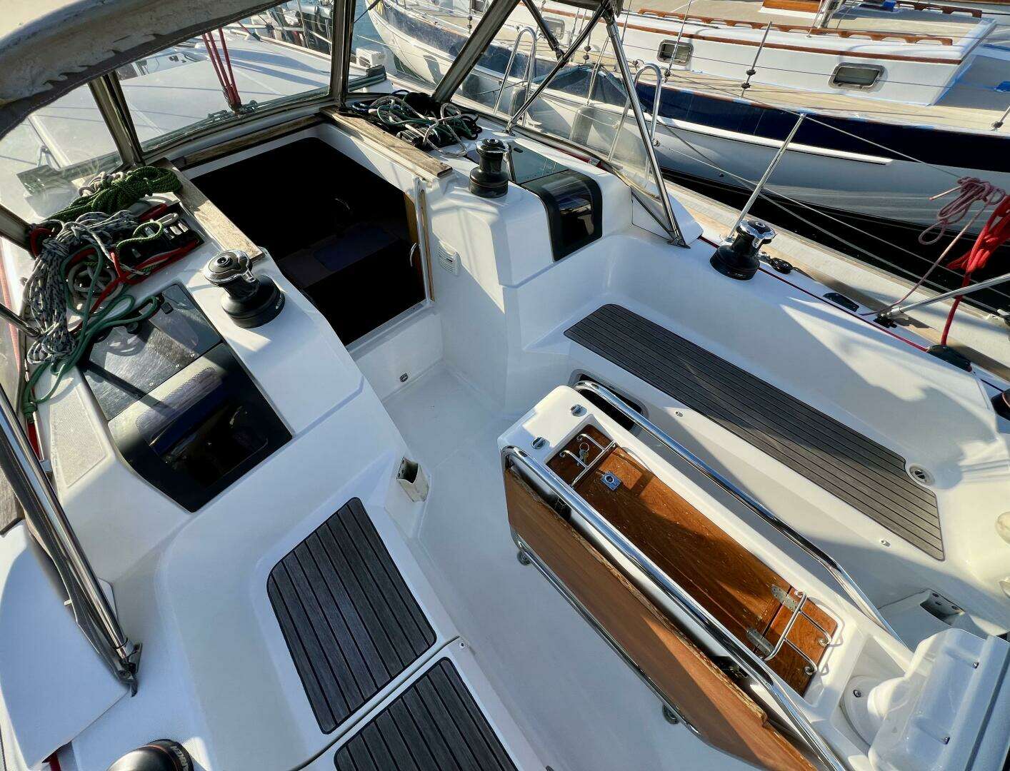 2013 Jeanneau 379 - Image 42