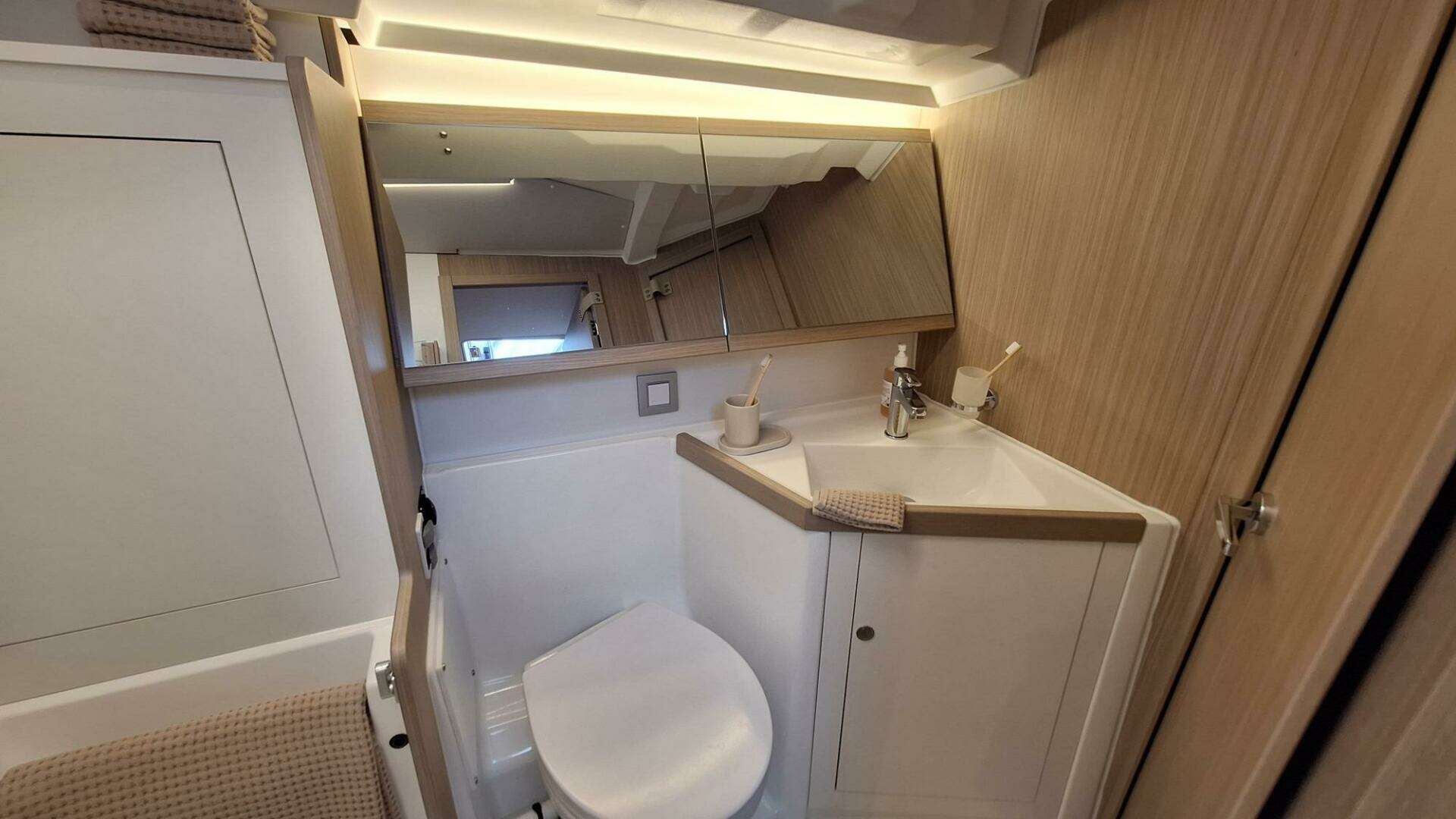 2026 Beneteau Oceanis 47 FIRST LINE - Image 11