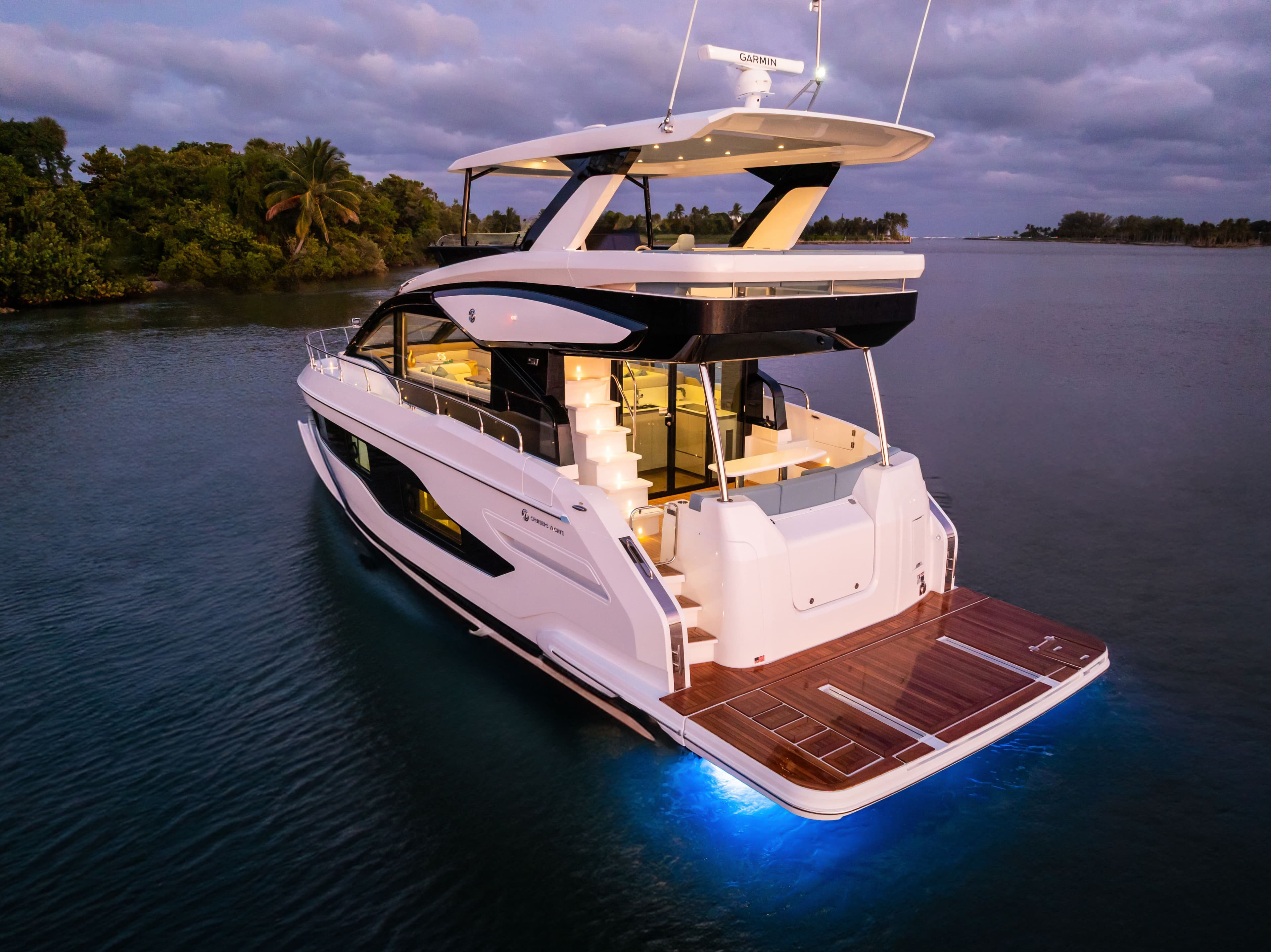 2026 Cruisers Yachts 50 Fly - 9