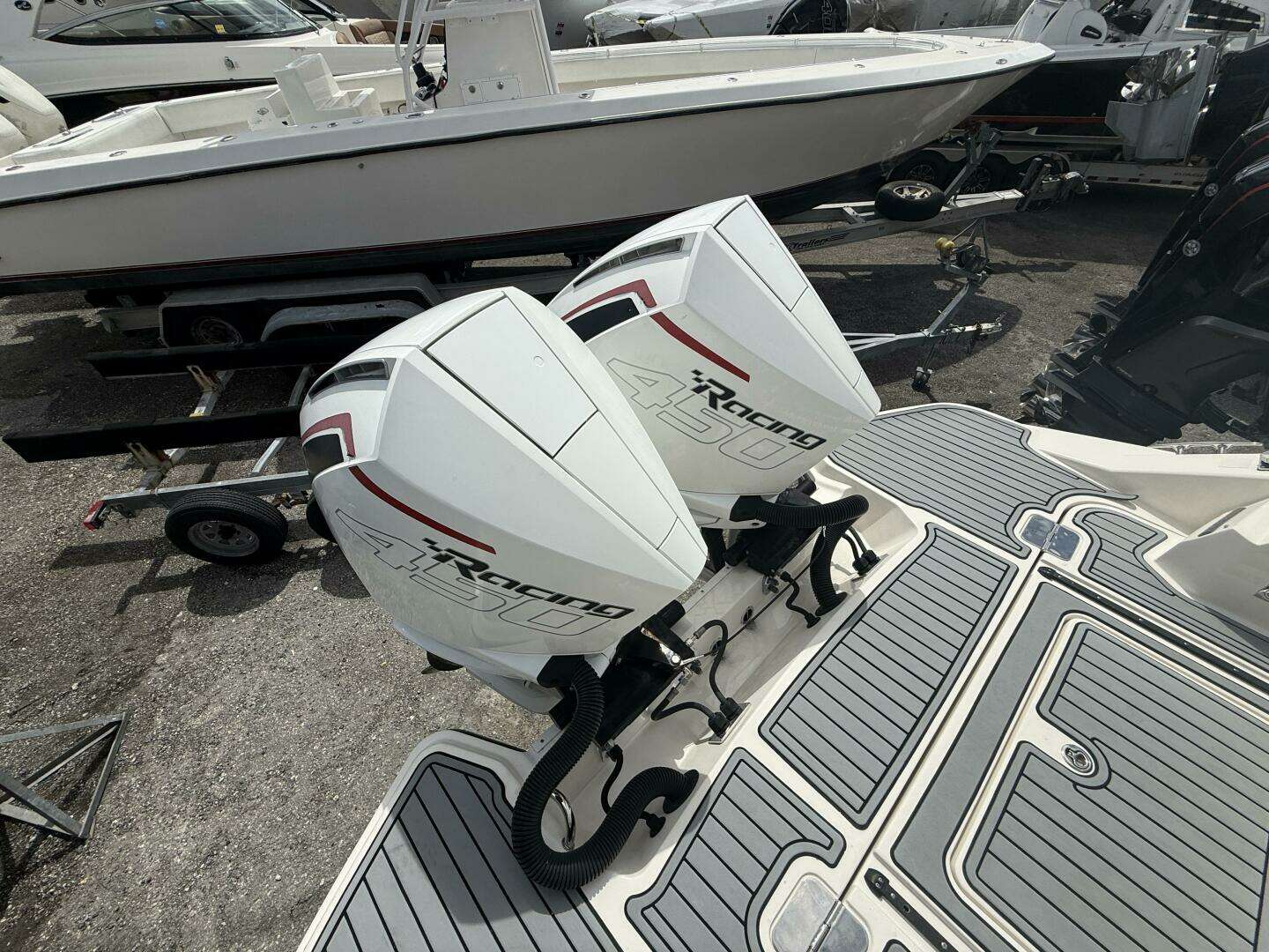 2020 Sea Ray 350 SLX Outboard - Image 2