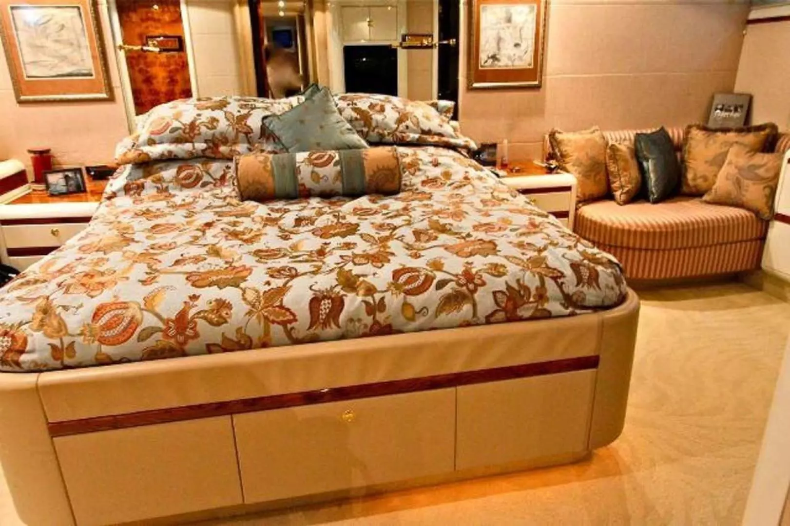 1996 Lazzara Yachts GRAND SALON - Image 4