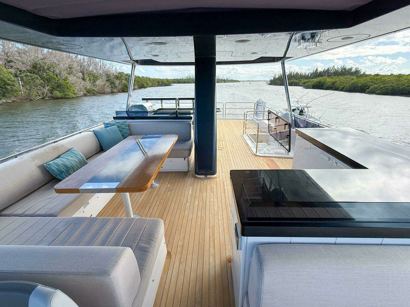 2023 Sirena 68 - Image 14