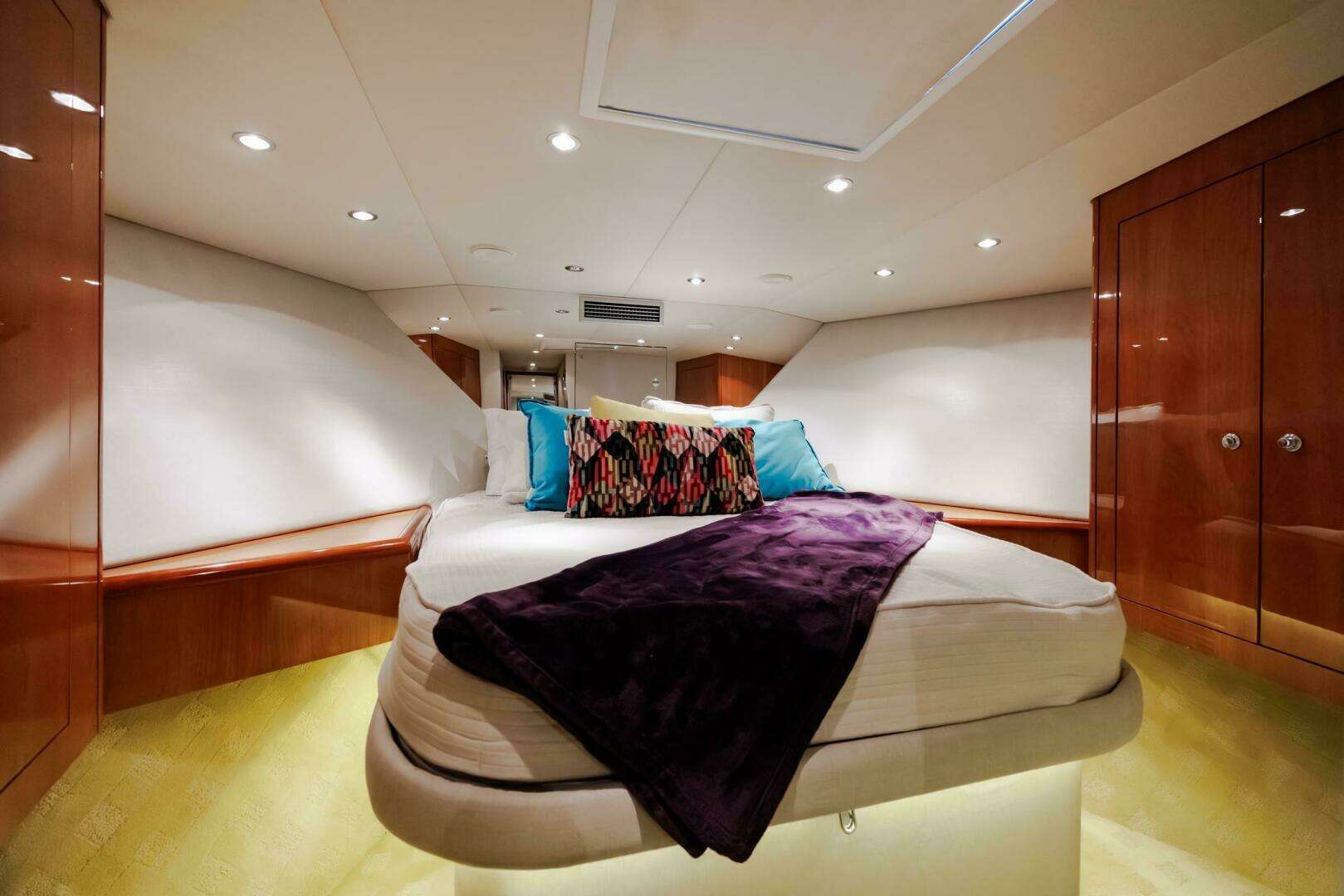 2005 Hatteras 50 Convertible - Image 39