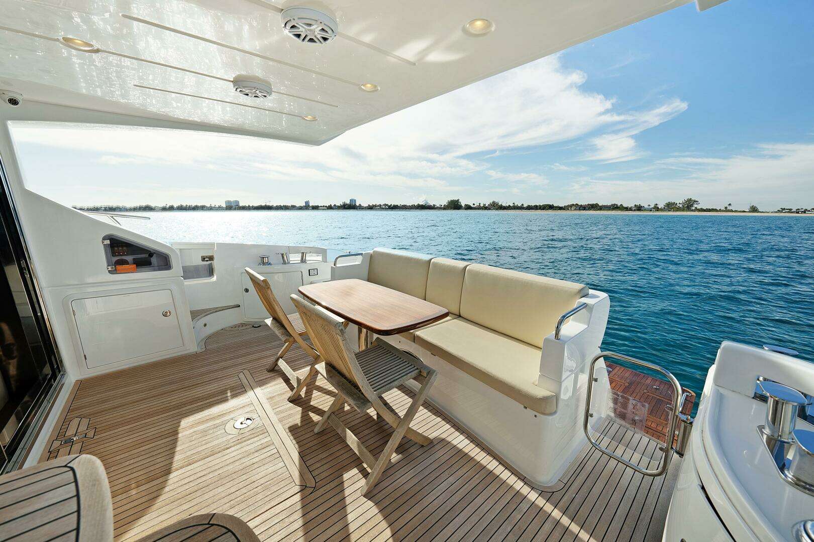 2017 Azimut 60 Flybridge - Image 4