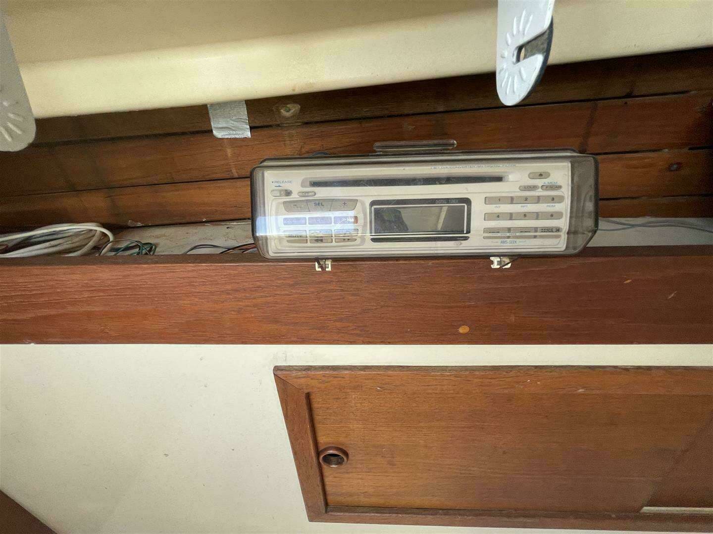 1978 Vineyard Vixen 29 - Image 21