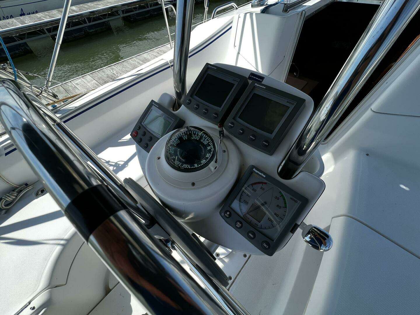 2004 Hunter 33 - Image 32