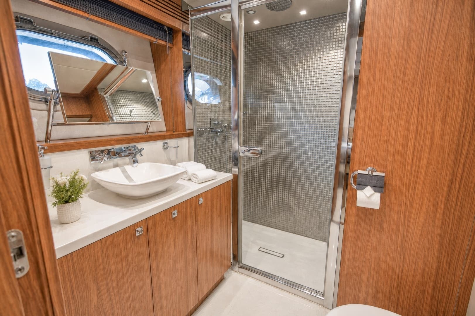 2014 Sunseeker 131 - Image 32