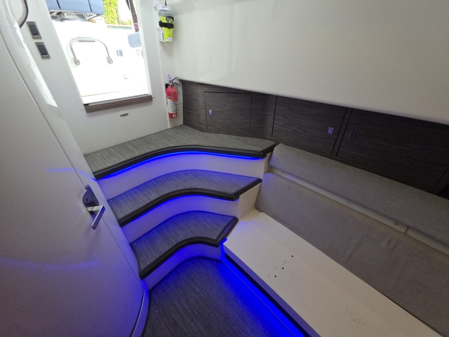 2021 Boston Whaler 420 Outrage - Image 78