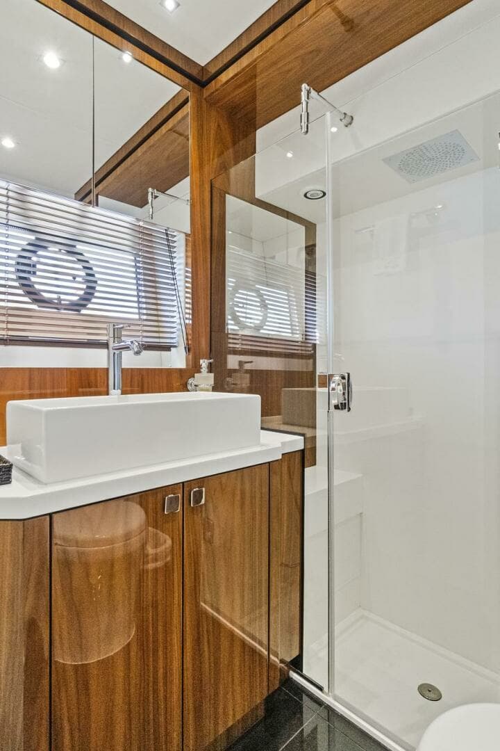 2017 Sunseeker 68 Sport Yacht - Image 57