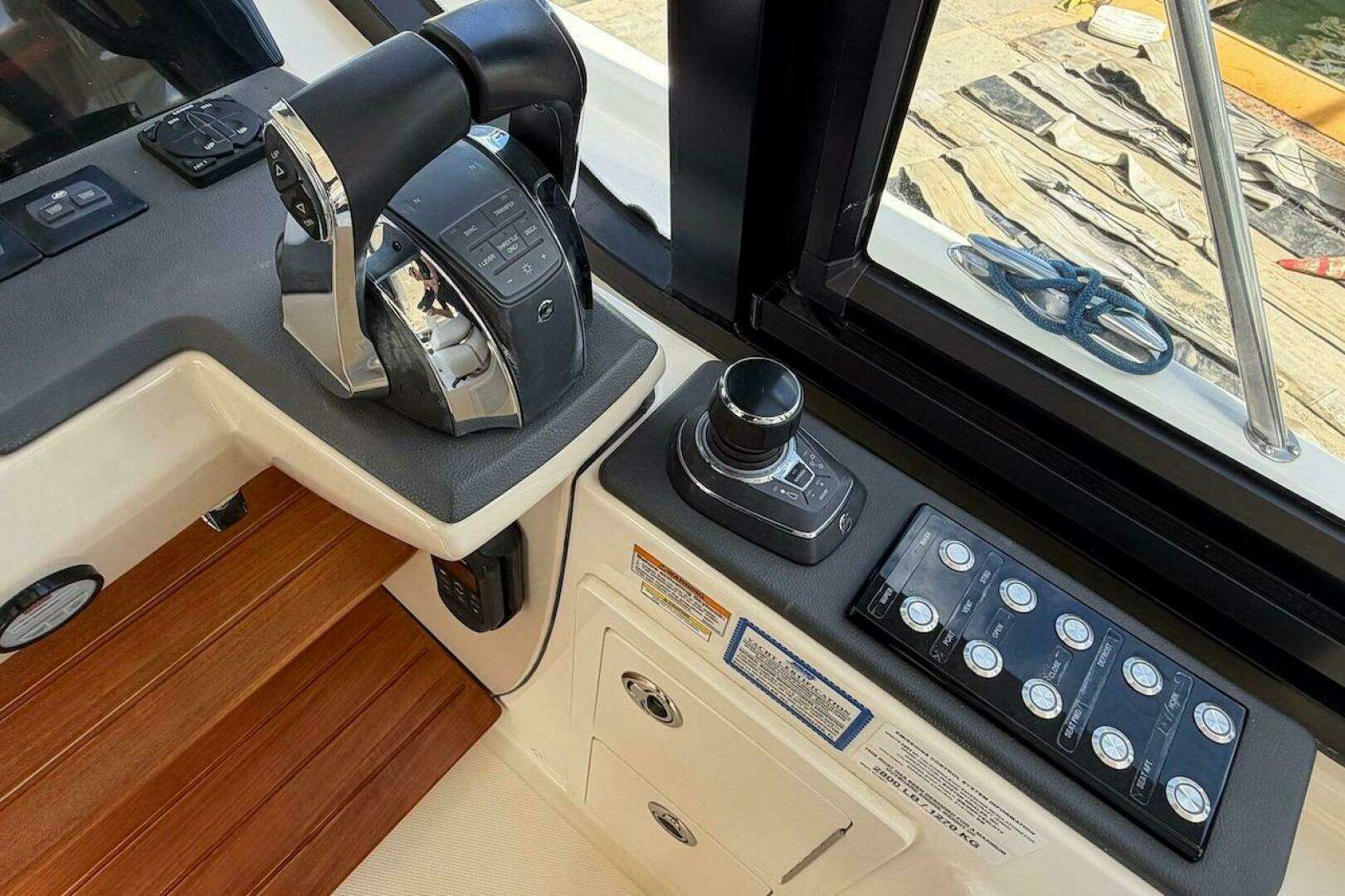 2021 Boston Whaler 405 Conquest - Image 25