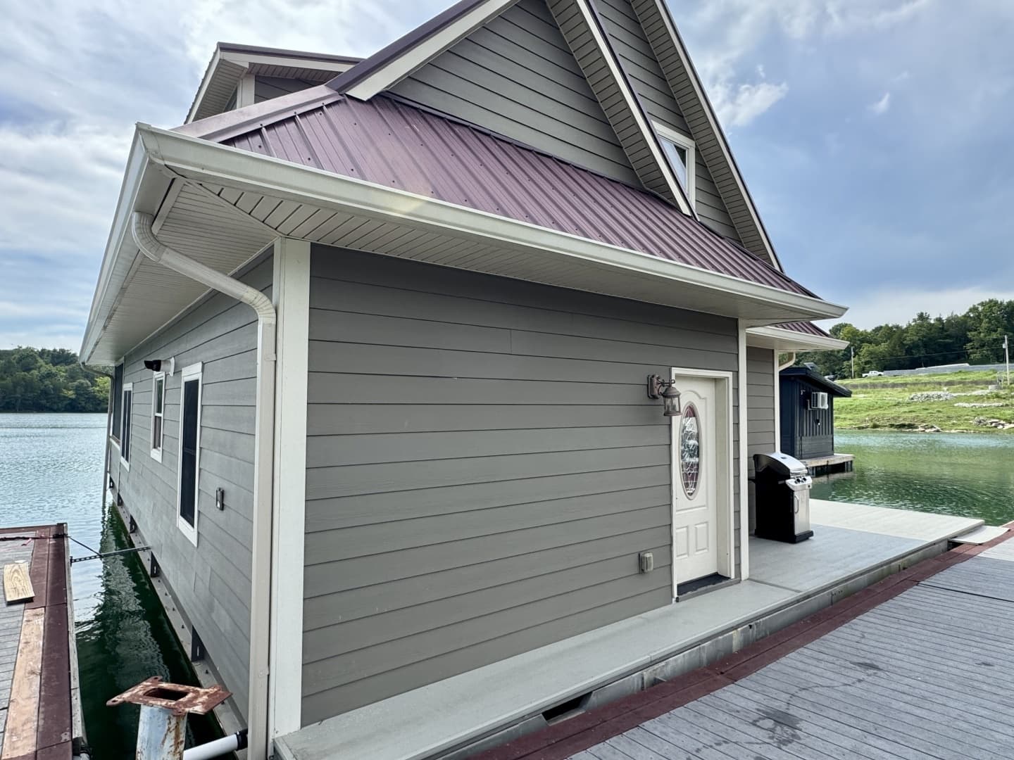 2010 Custom Floating Cabin - Approx 1340sqft - Image 97