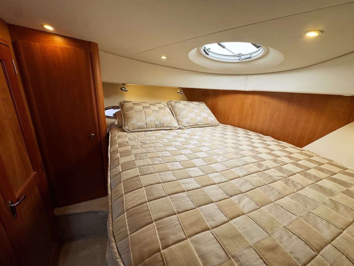 2002 Silverton 39 Motor Yacht - Image 49