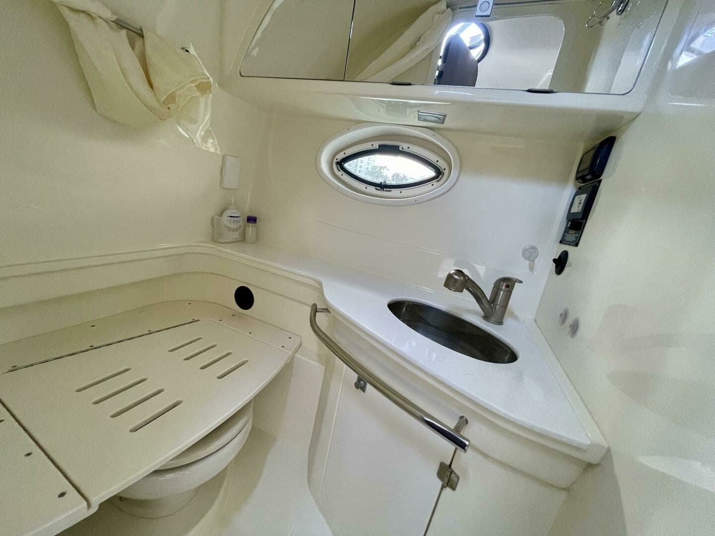 2016 Monterey 335 Sport Yacht - Image 46