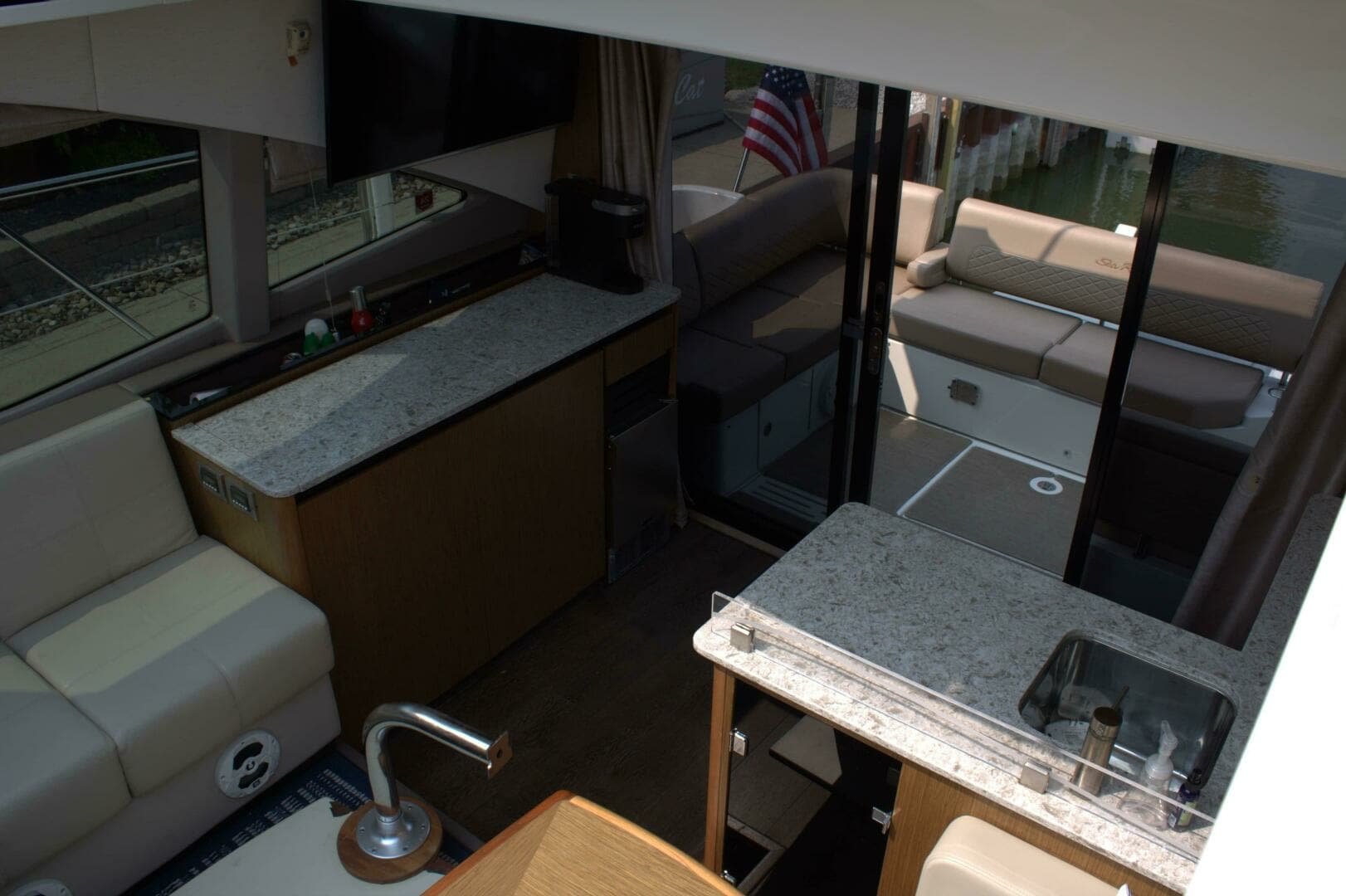 2017 Sea Ray 460 Sundancer - Image 39