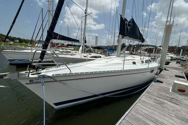 1996 Hunter 37.5 - Image 1
