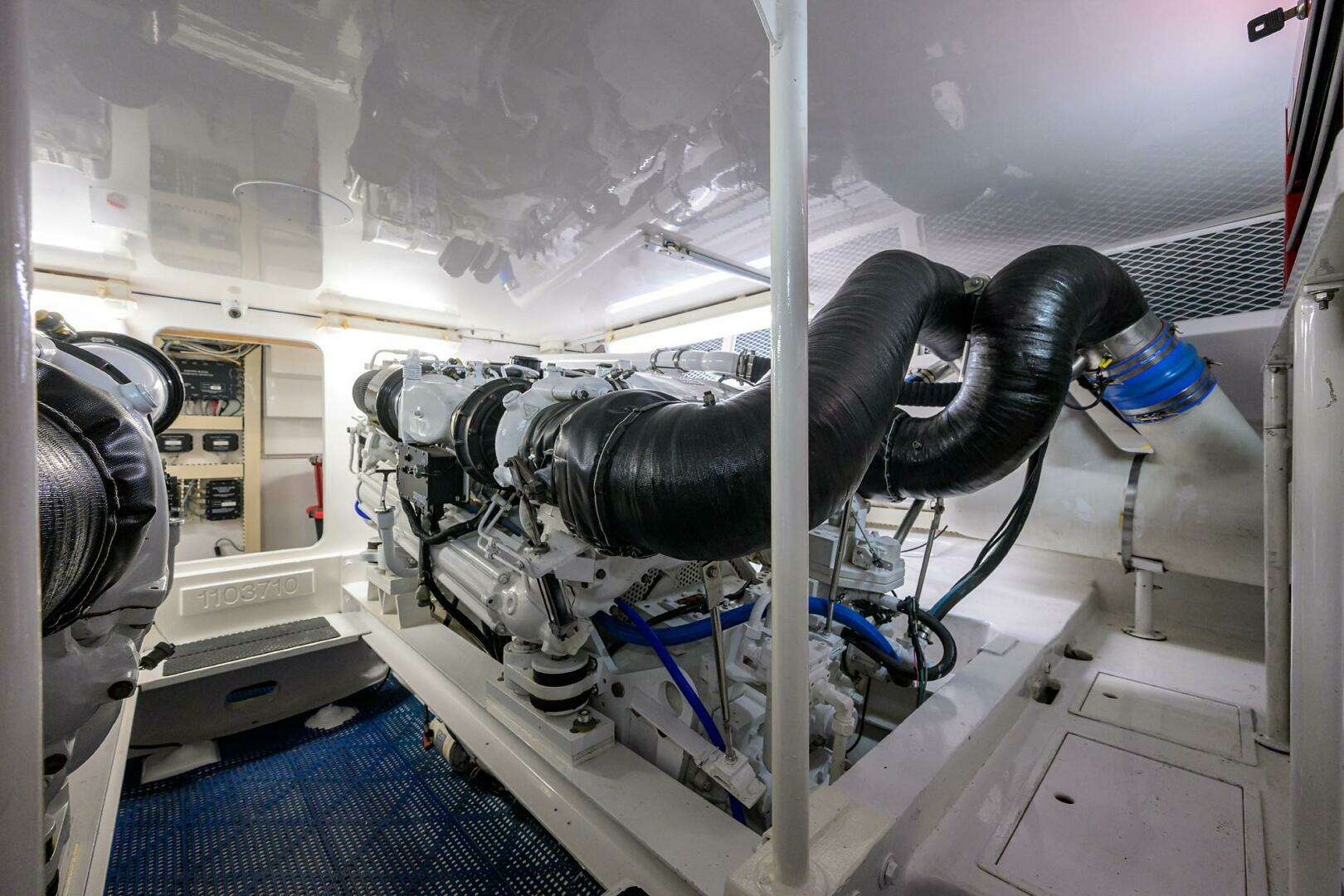 2001 Viking 61 Convertible - Image 25