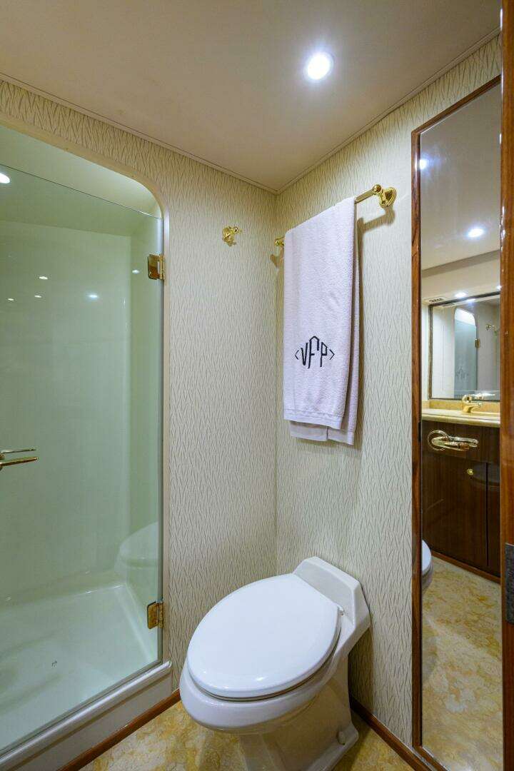 2007 Viking 64 Convertible - Image 26