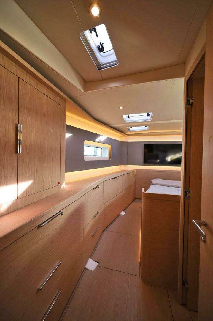 2023 Beneteau Oceanis 60 - Image 29