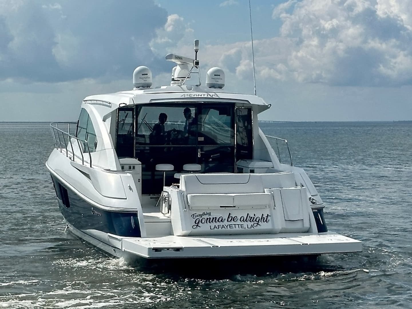 2016 Cruisers Yachts Cantius - Image 3