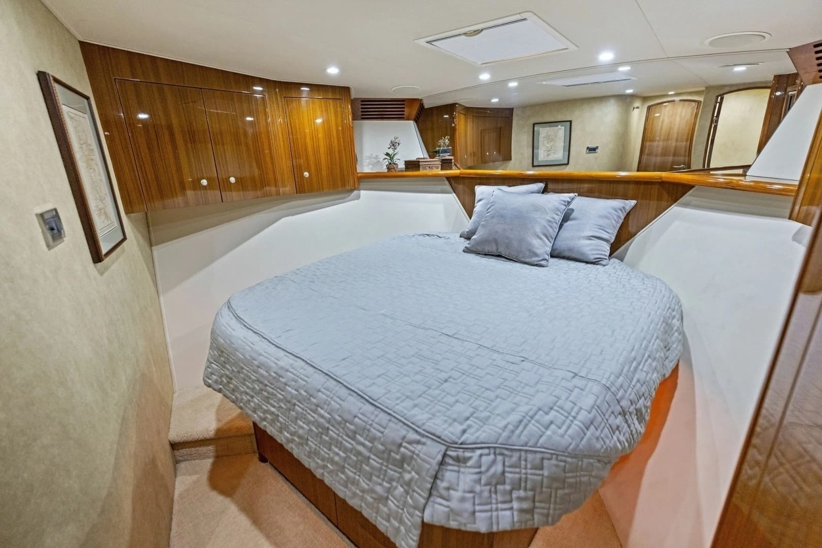 2008 Viking 68 Skybridge - Image 48