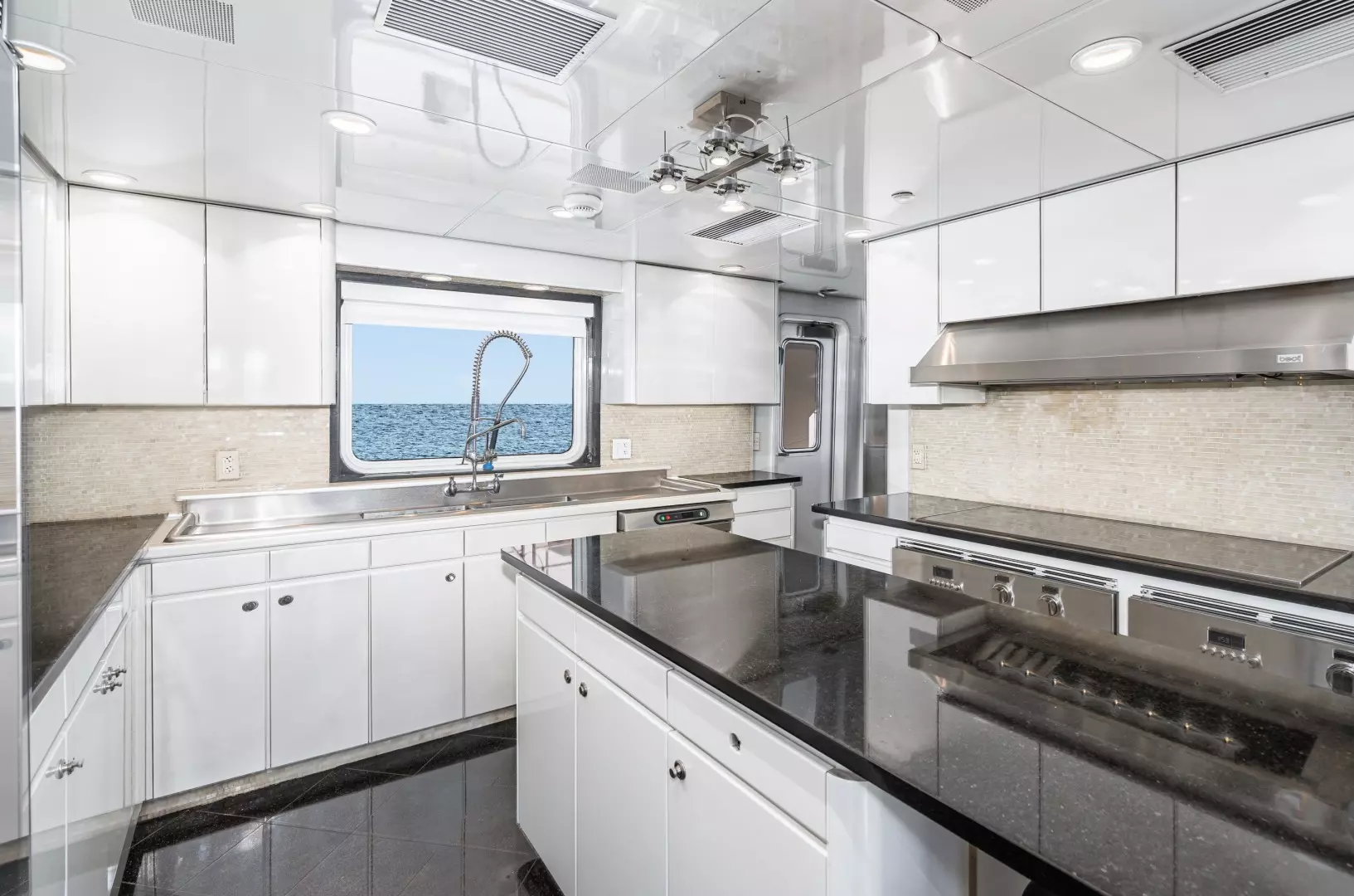1992 Christensen Tri-Deck Motor Yacht - Image 9