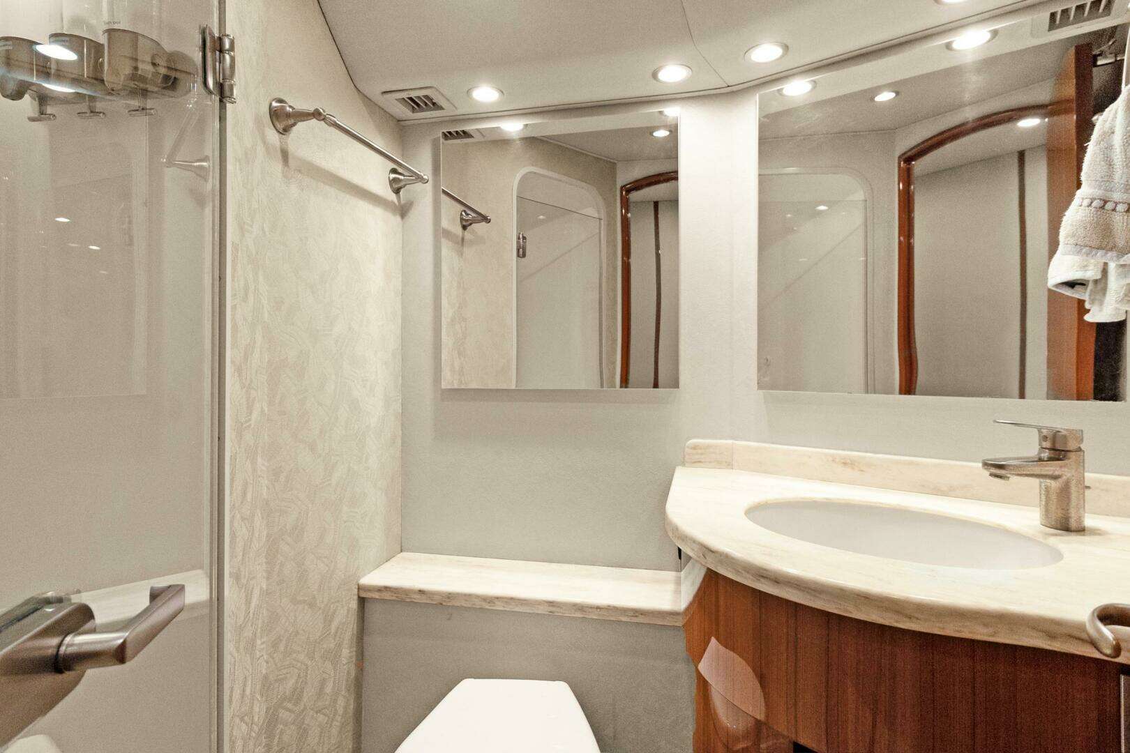 2015 Viking 46 Convertible - Image 18