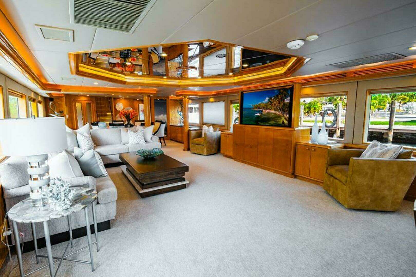 1995 Hatteras Flybridge Motor Yacht - Image 4