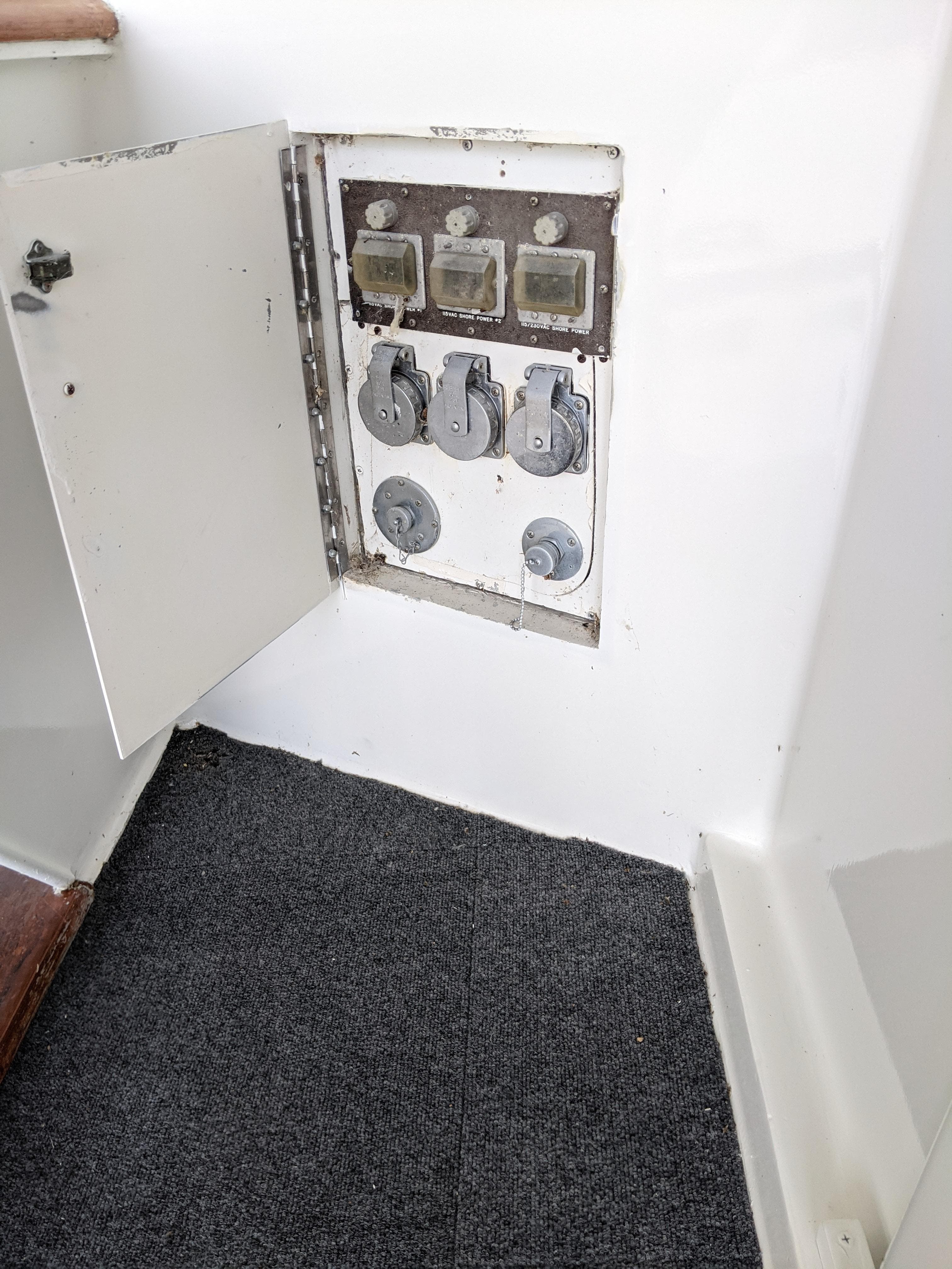 1976 Chris-Craft 60 Roamer Flush Deck - 95