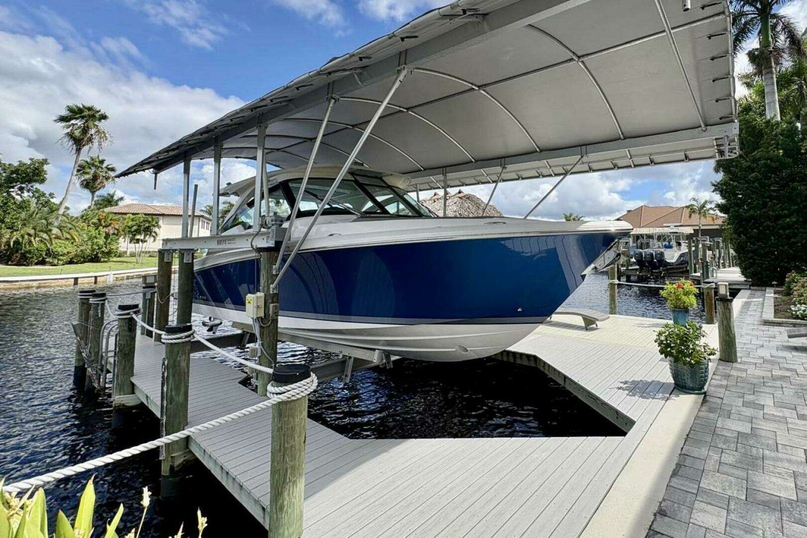 2024 Tiara Sport 34 LX - Image 3