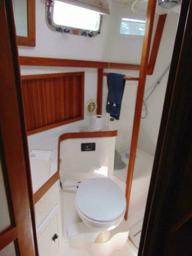 2004 Sabre Flybridge - Image 20