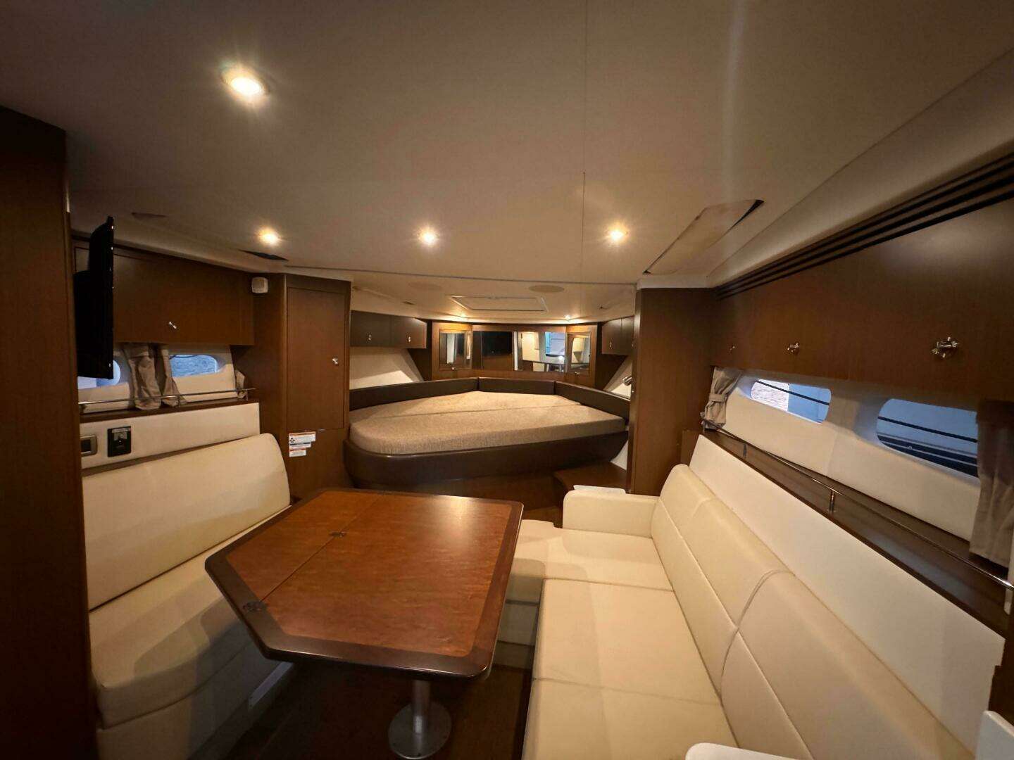2019 Sea Ray 350 Sundancer - Image 21