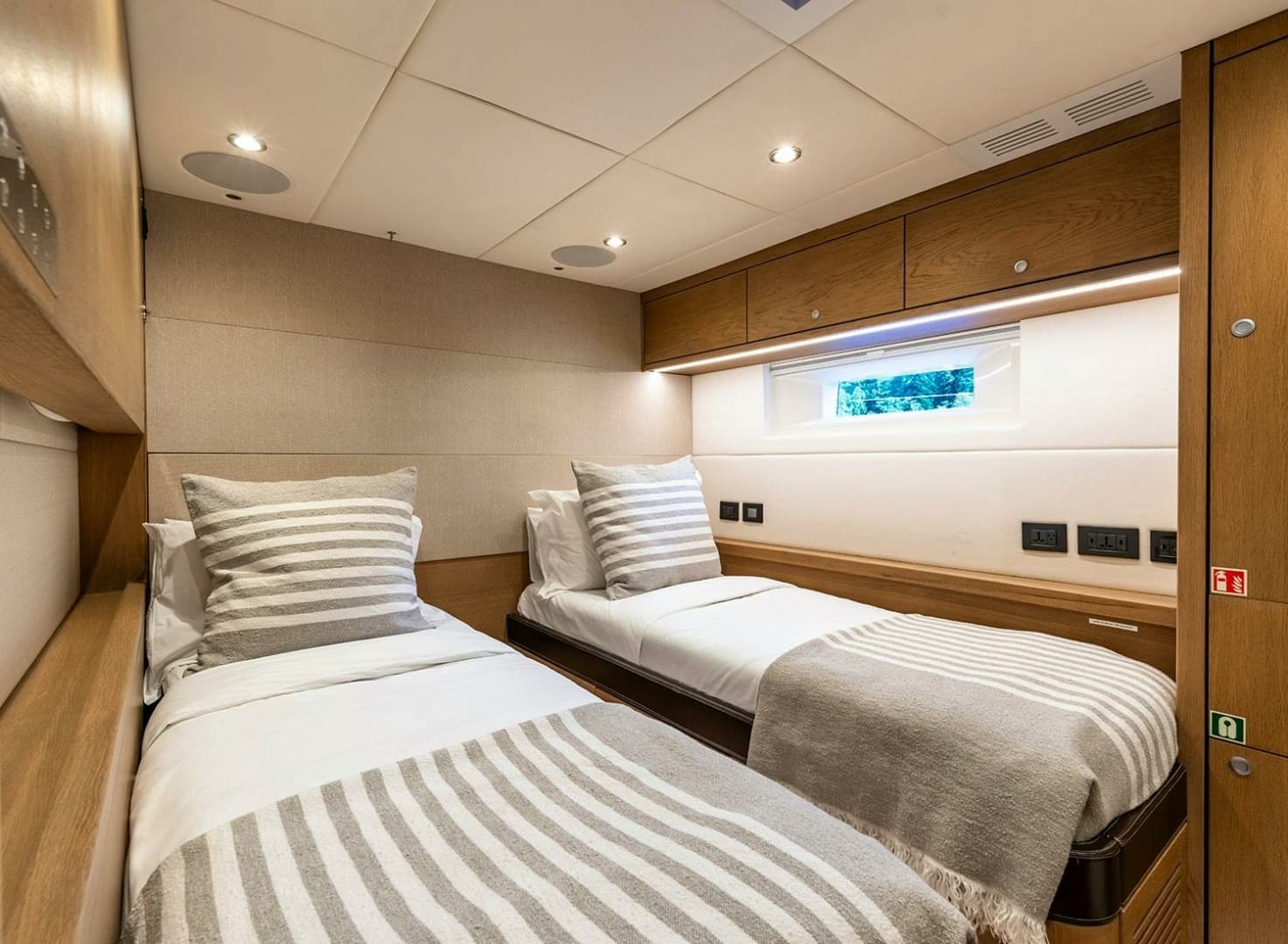 2014 Oyster Yachts Oyster 825 - Image 44
