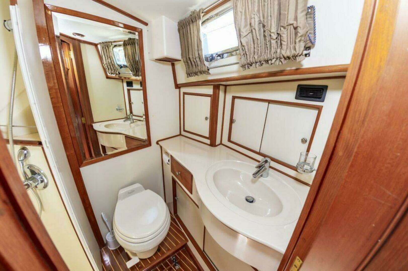 2005 Grand Banks 49 Eastbay SX w/Side Door - Image 35