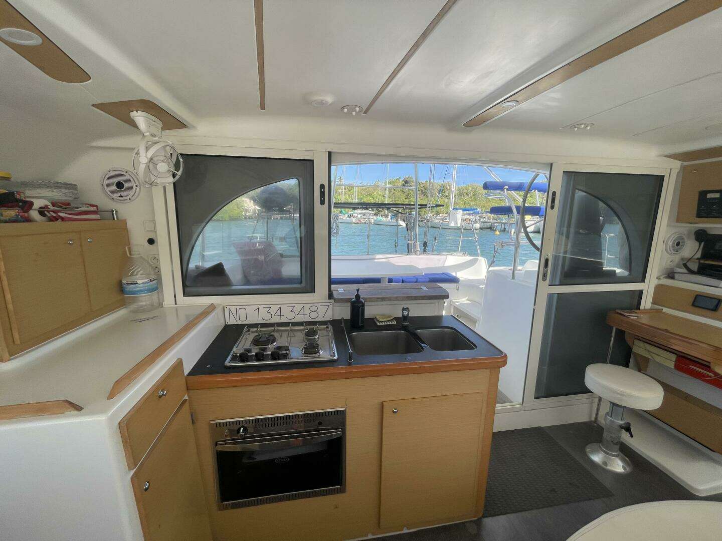 2016 Lagoon 380 - Image 15