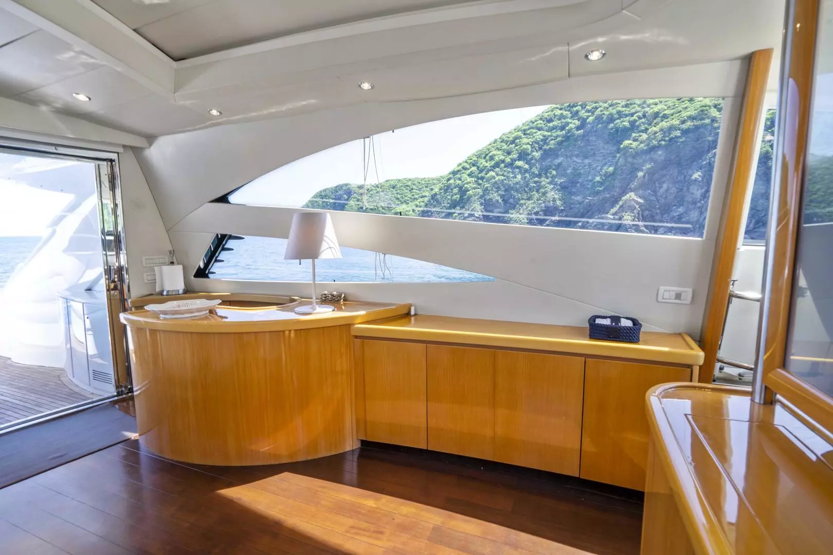 2005 Pershing 76 Motor Yacht - Image 5